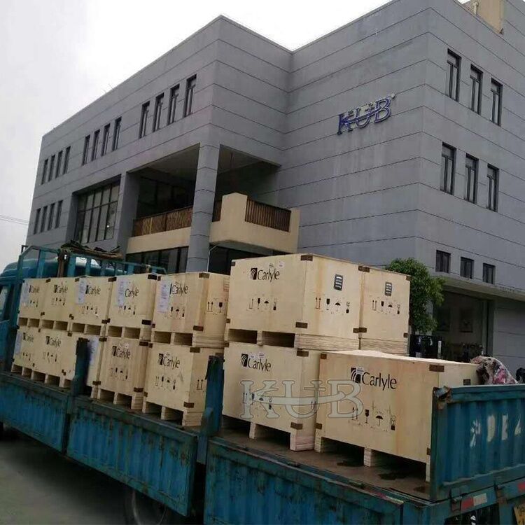 06ER4756A0 Compressor Reciprocante Semi-Hermético Carlyle Novo com Refrigerante R404A 400V 3PH 50Hz e Garantia de 1 Ano